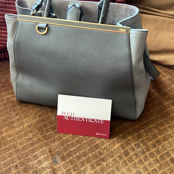 Fendi bag - Picture 3 of 16